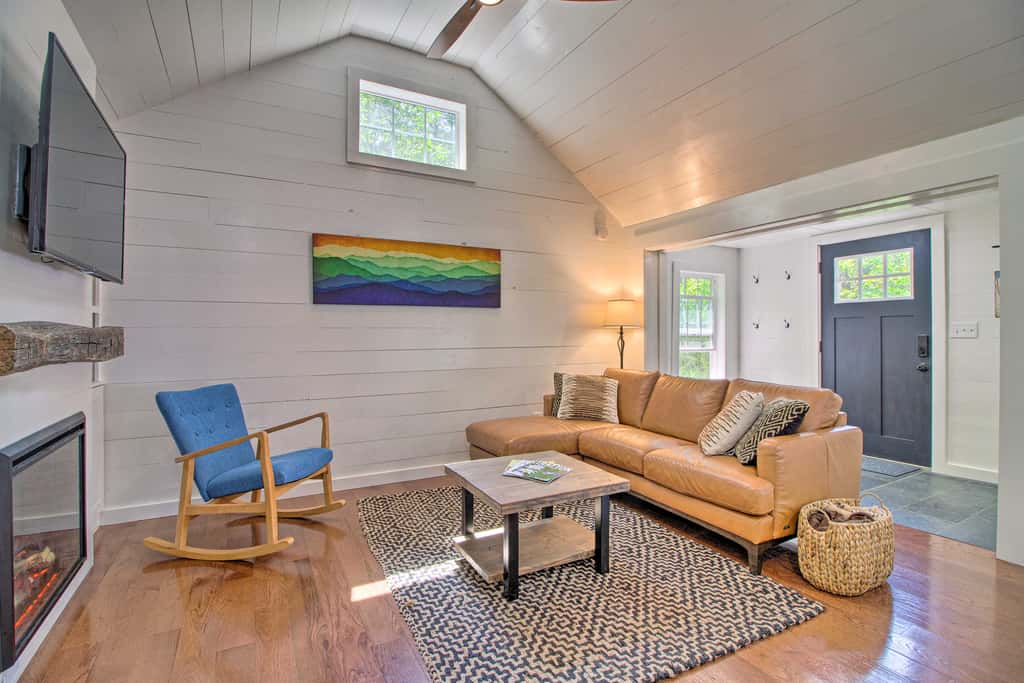 Stylish Mountain Home Near Ski, Golf + Manchester!