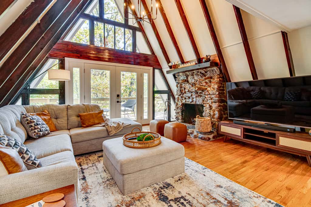 Fairfield Bay Home w/ Pool Access & Boat Slip
