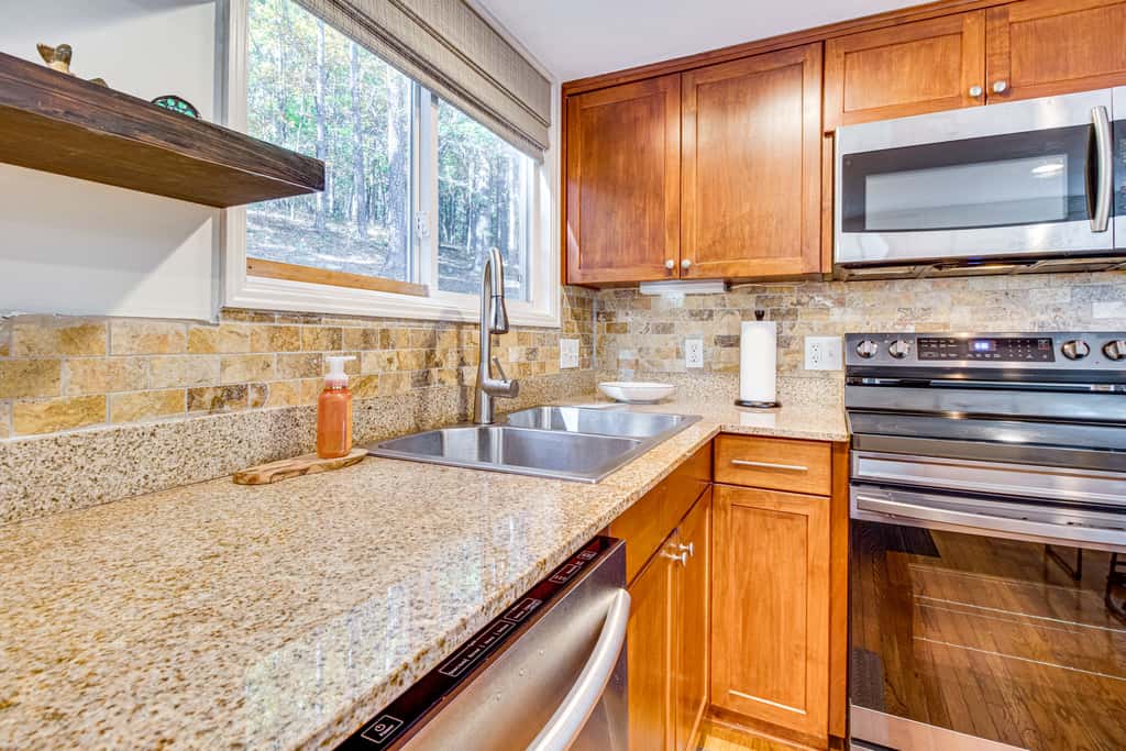 Fairfield Bay Home w/ Pool Access & Boat Slip