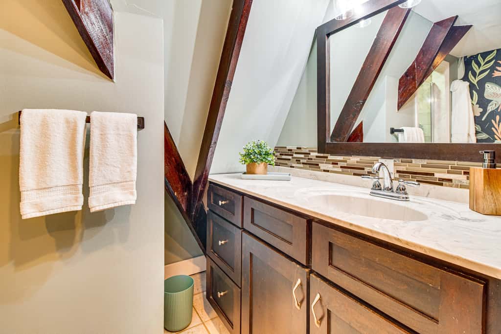 Fairfield Bay Home w/ Pool Access & Boat Slip