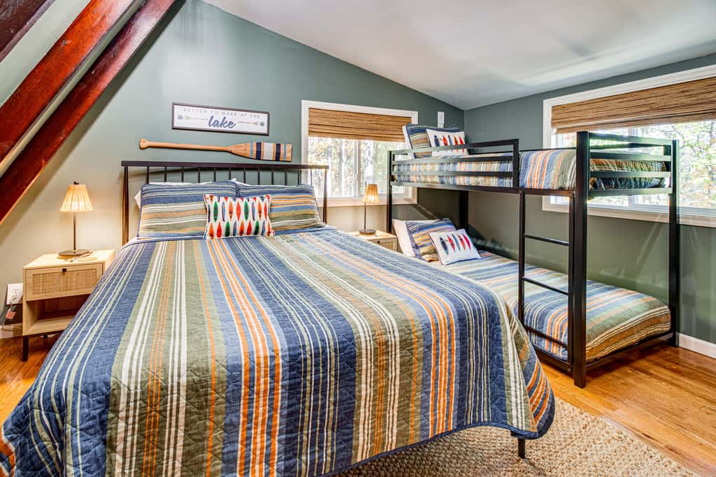 Fairfield Bay Home w/ Pool Access & Boat Slip
