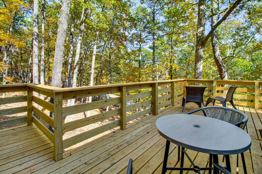 Fairfield Bay Home w/ Pool Access & Boat Slip