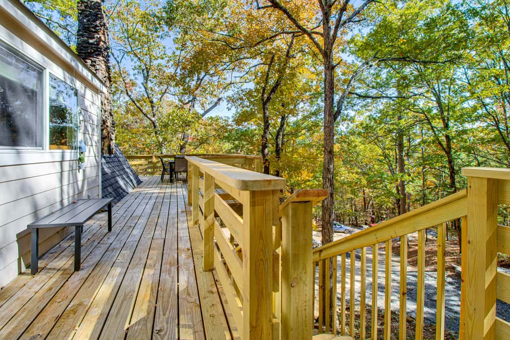 Fairfield Bay Home w/ Pool Access & Boat Slip