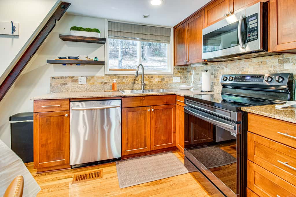 Fairfield Bay Home w/ Pool Access & Boat Slip