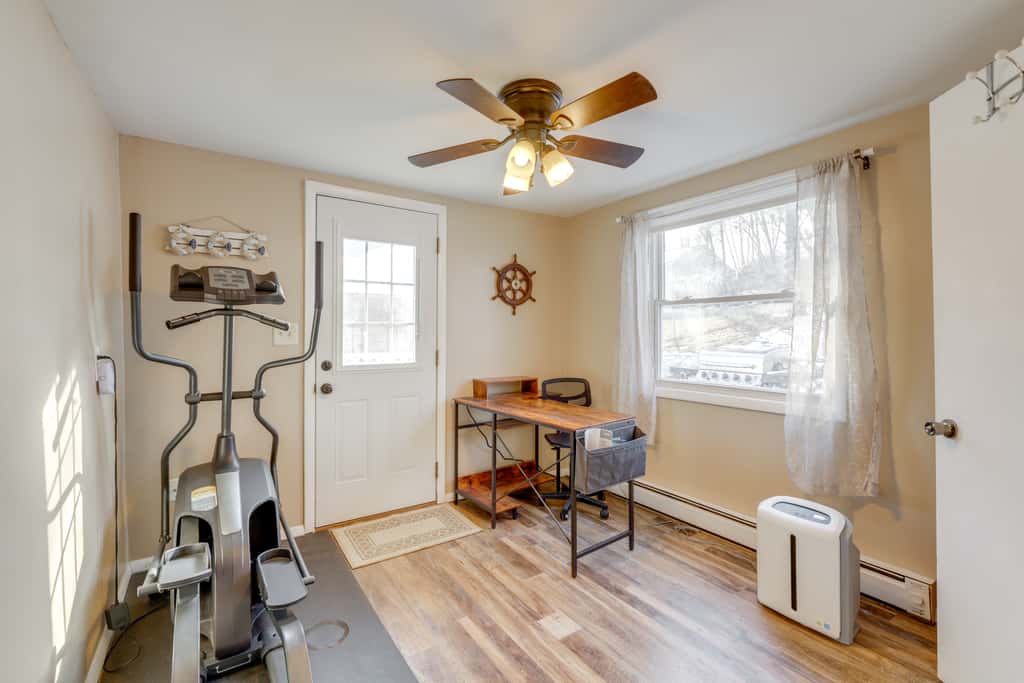 3 Mi to Englewood Dam: Pet-Friendly Home w/ Yard!
