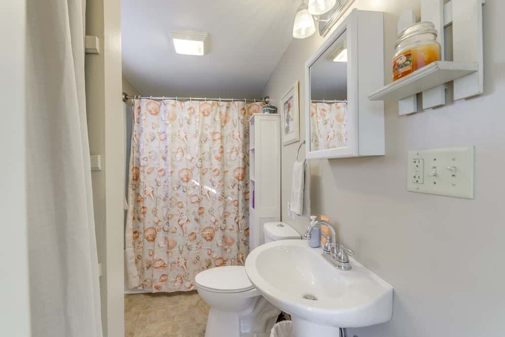 3 Mi to Englewood Dam: Pet-Friendly Home w/ Yard!