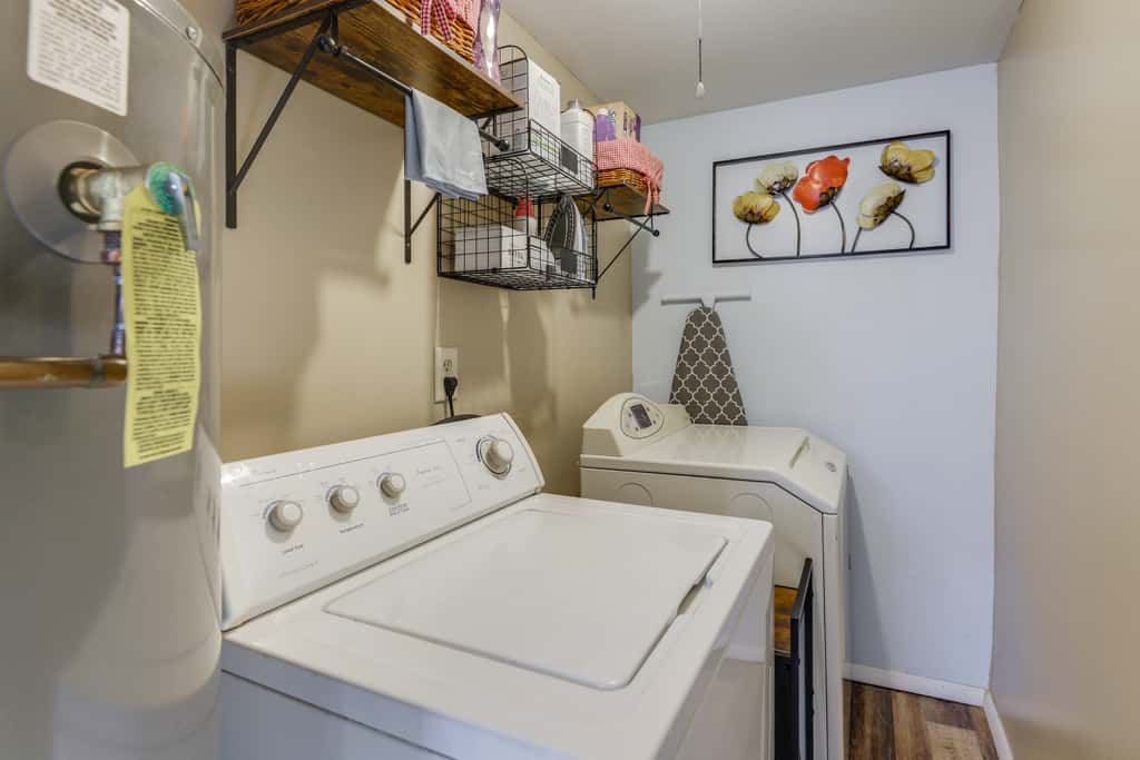 3 Mi to Englewood Dam: Pet-Friendly Home w/ Yard!