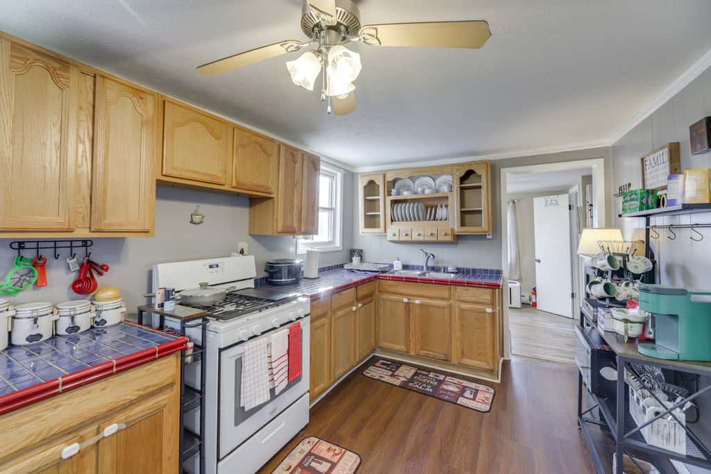 3 Mi to Englewood Dam: Pet-Friendly Home w/ Yard!