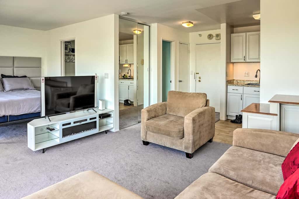 San Francisco Area Studio w/ Bay Views!