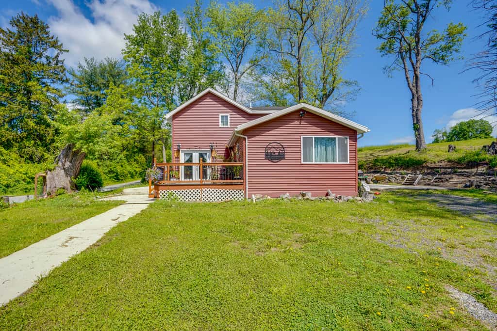 4 Mi to Dtwn Catskill: Mtn-View Home