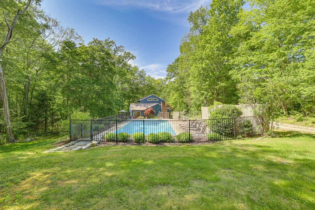 Private Pool! Getaway, 14 Mi to Hammonasset Beach