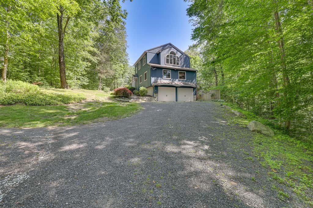Private Pool! Getaway, 14 Mi to Hammonasset Beach