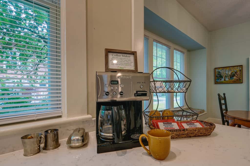 Cozy ‘Casa Verde’ Getaway - 1 Mi to UNCG Campus