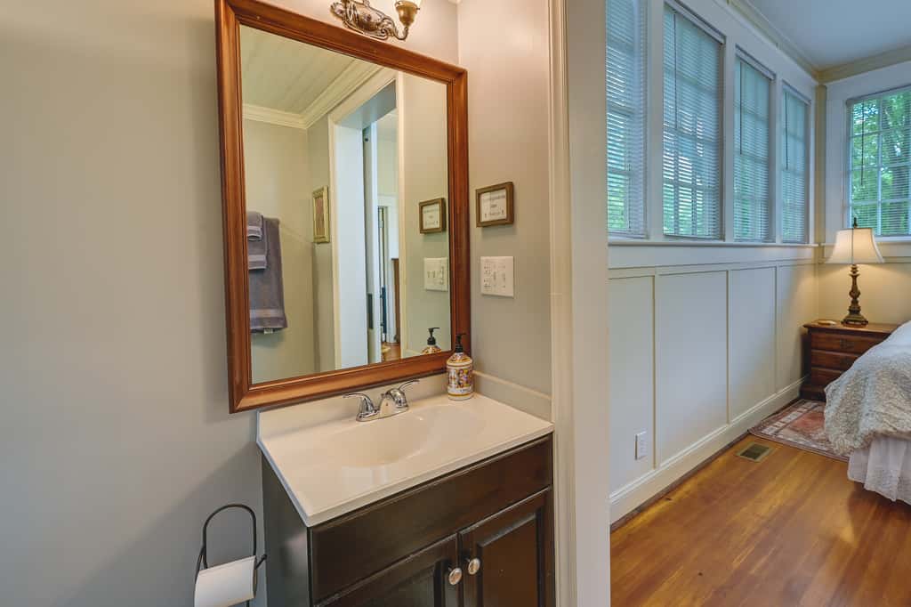 Cozy ‘Casa Verde’ Getaway - 1 Mi to UNCG Campus