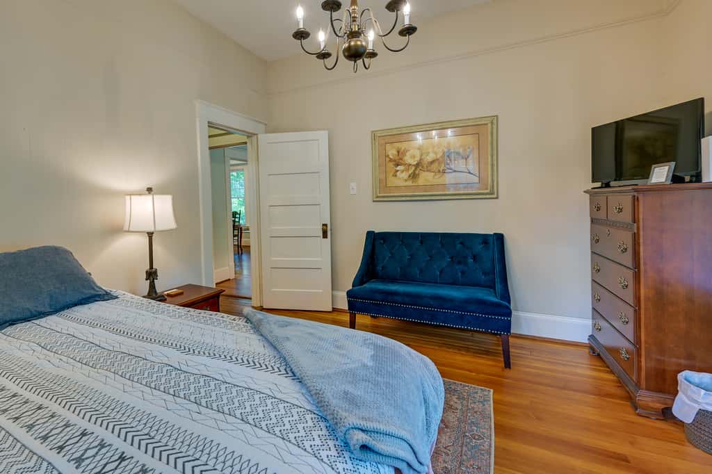 Cozy ‘Casa Verde’ Getaway - 1 Mi to UNCG Campus