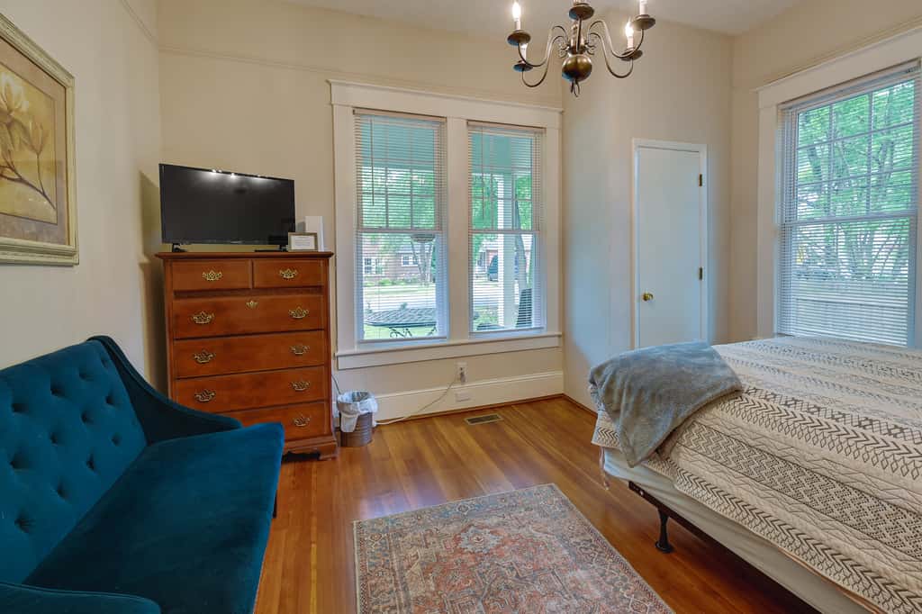 Cozy ‘Casa Verde’ Getaway - 1 Mi to UNCG Campus