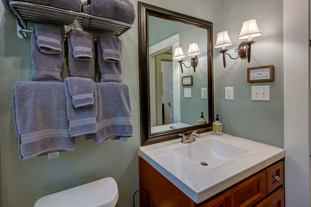 Cozy ‘Casa Verde’ Getaway - 1 Mi to UNCG Campus