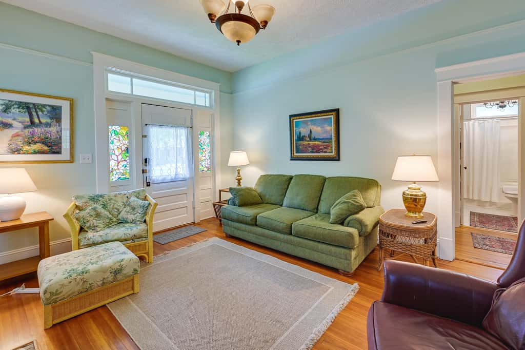 Cozy ‘Casa Verde’ Getaway - 1 Mi to UNCG Campus