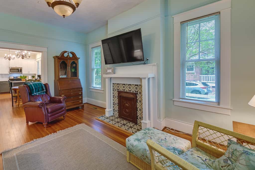 Cozy ‘Casa Verde’ Getaway - 1 Mi to UNCG Campus