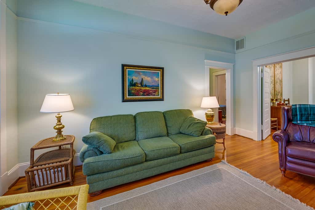 Cozy ‘Casa Verde’ Getaway - 1 Mi to UNCG Campus