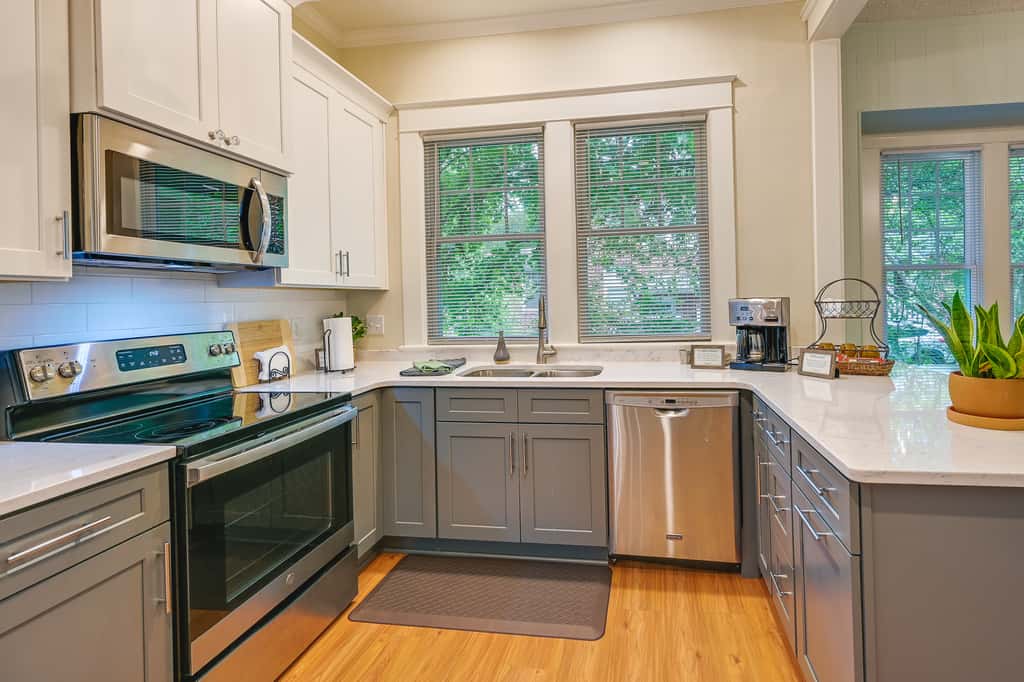 Cozy ‘Casa Verde’ Getaway - 1 Mi to UNCG Campus