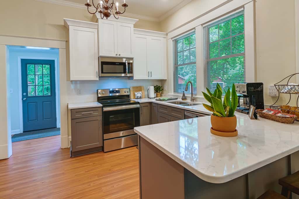 Cozy ‘Casa Verde’ Getaway - 1 Mi to UNCG Campus