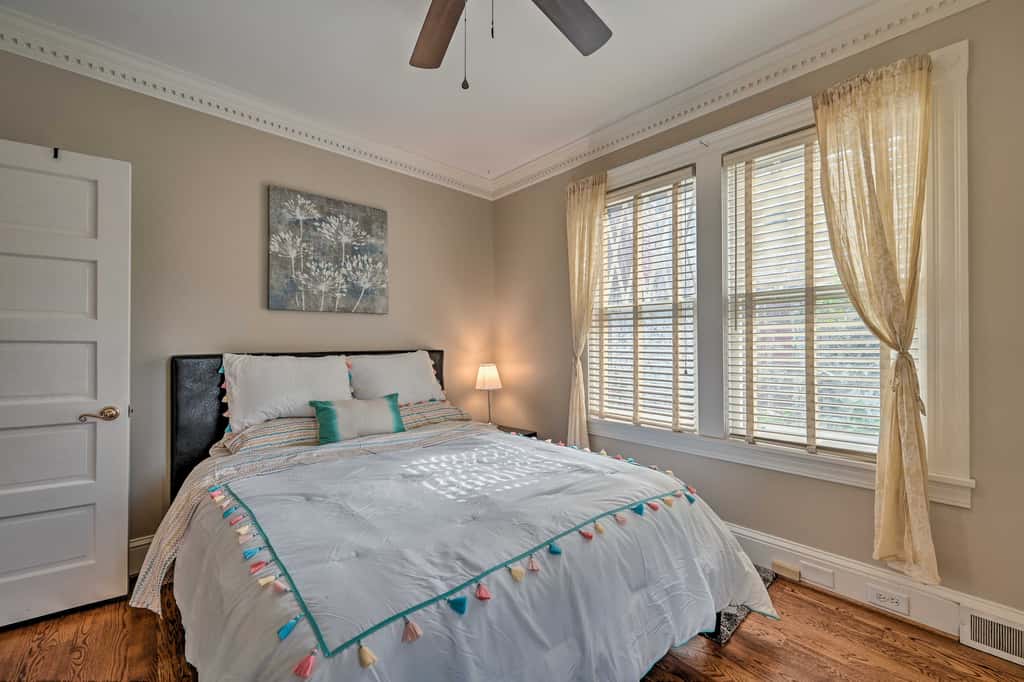 Bright Greensboro Escape ~ 1 Mi to Downtown