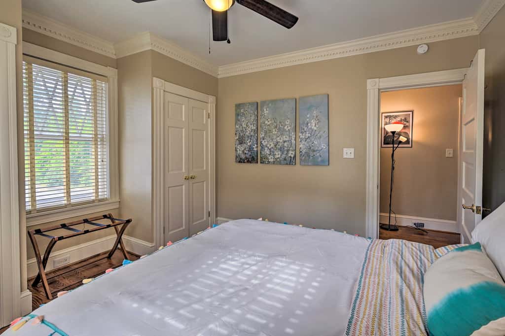 Bright Greensboro Escape ~ 1 Mi to Downtown