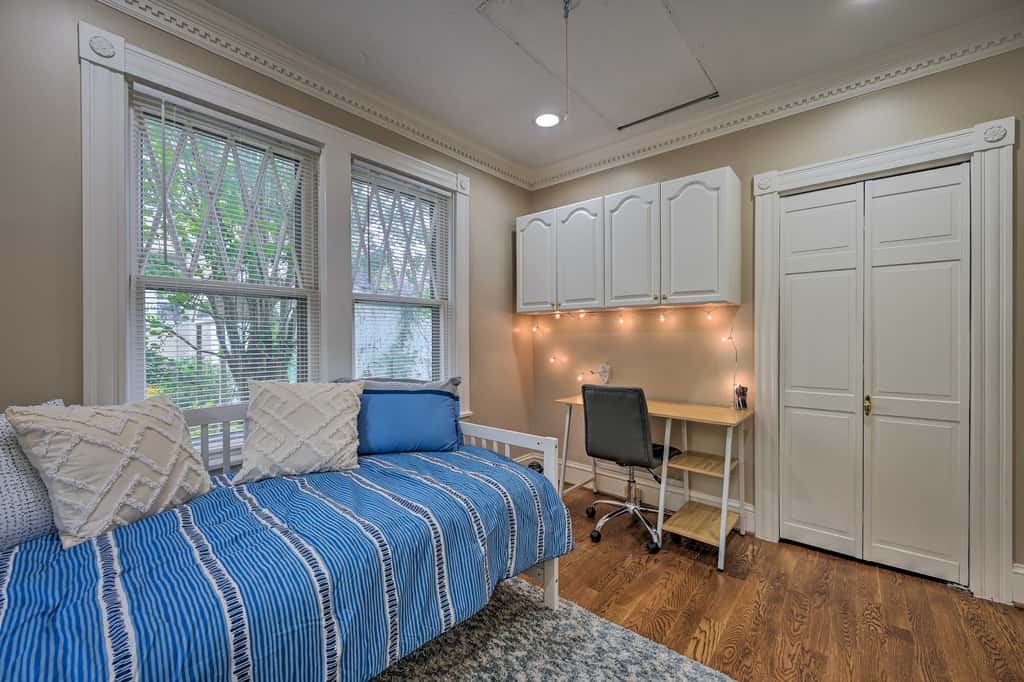 Bright Greensboro Escape ~ 1 Mi to Downtown