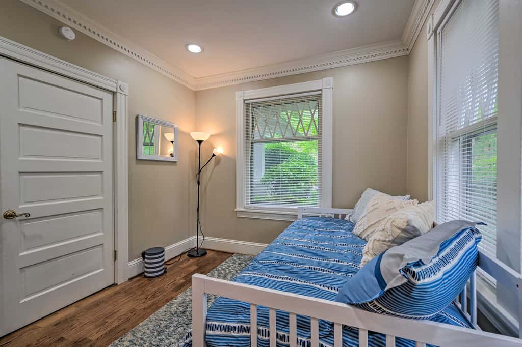 Bright Greensboro Escape ~ 1 Mi to Downtown