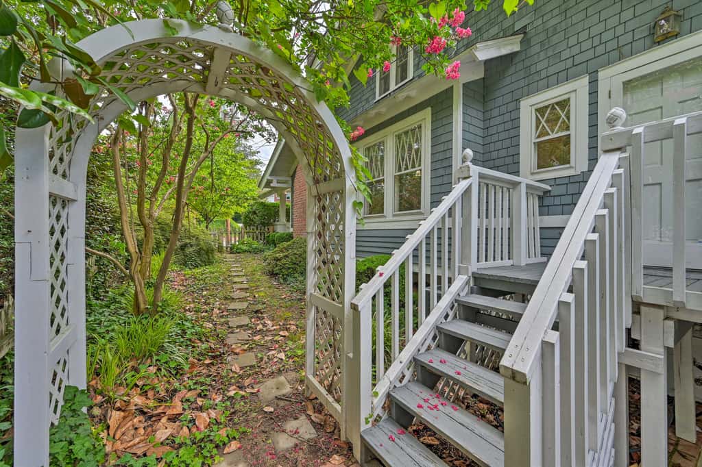 Bright Greensboro Escape ~ 1 Mi to Downtown