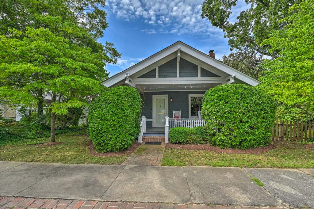 Bright Greensboro Escape ~ 1 Mi to Downtown