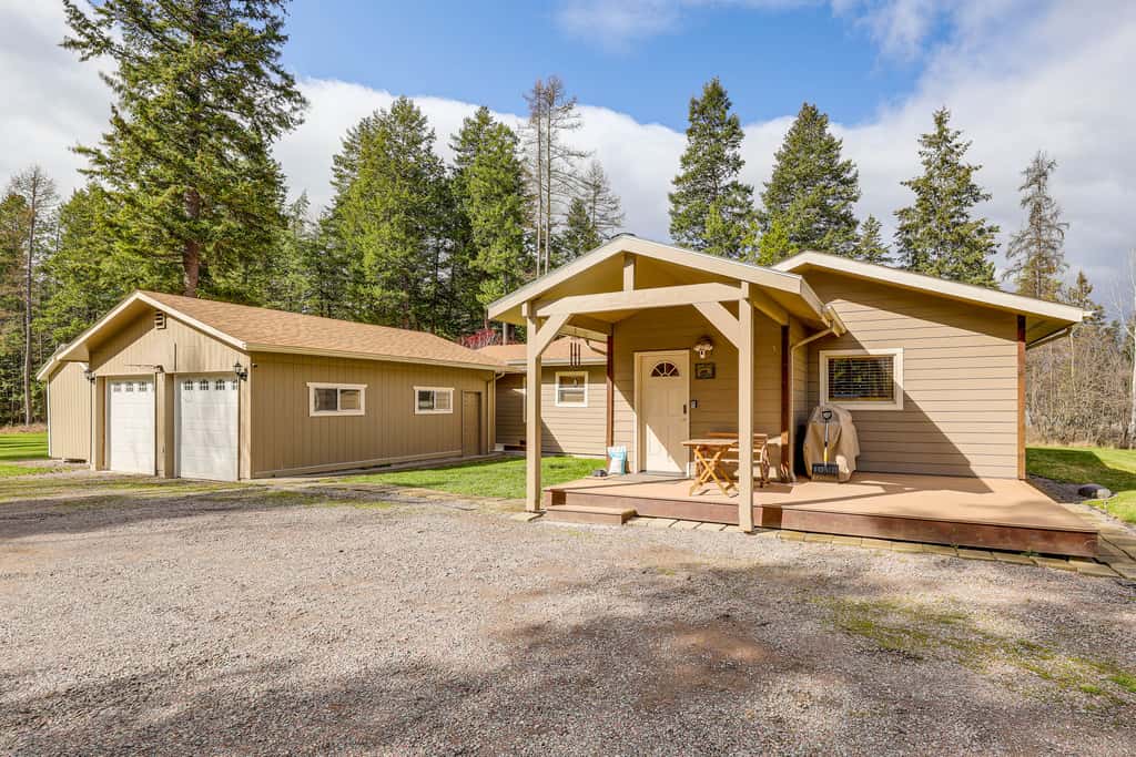 Columbia Falls Private Retreat: Pool Table & Deck!