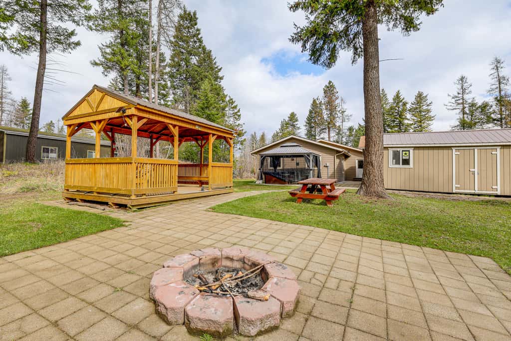 Columbia Falls Private Retreat: Pool Table & Deck!
