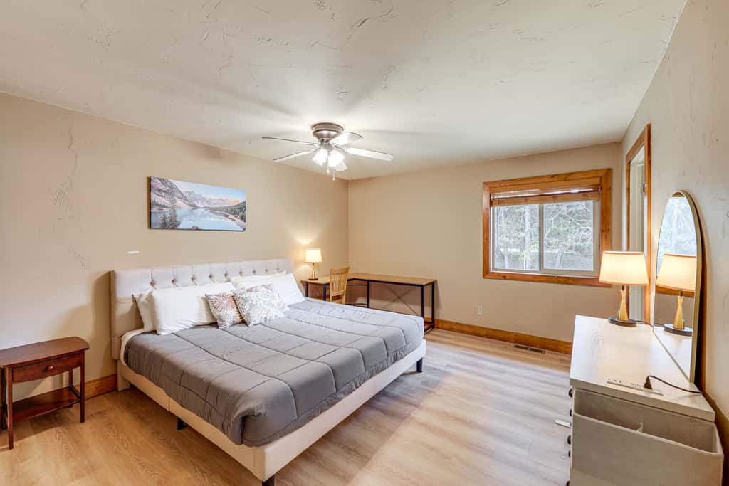 Columbia Falls Private Retreat: Pool Table & Deck!