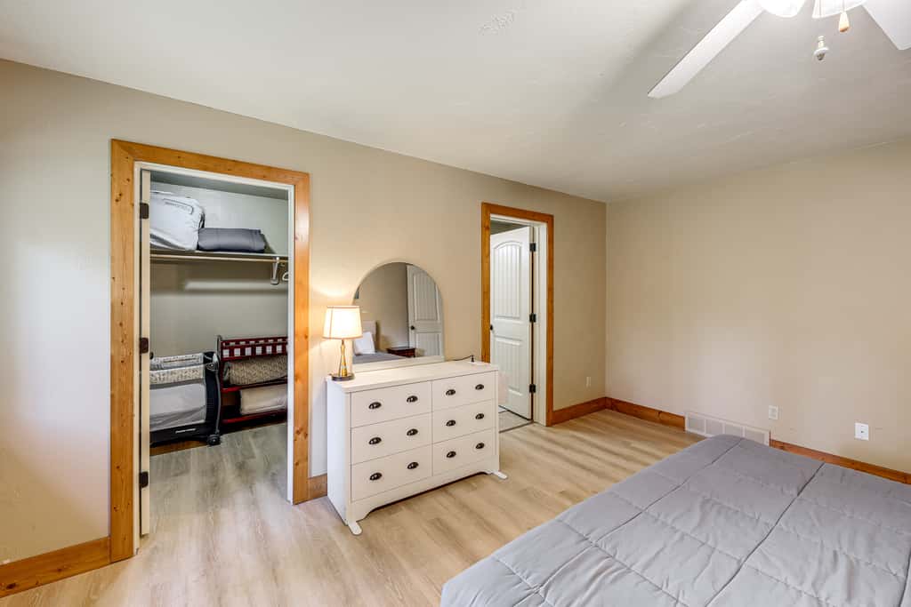 Columbia Falls Private Retreat: Pool Table & Deck!