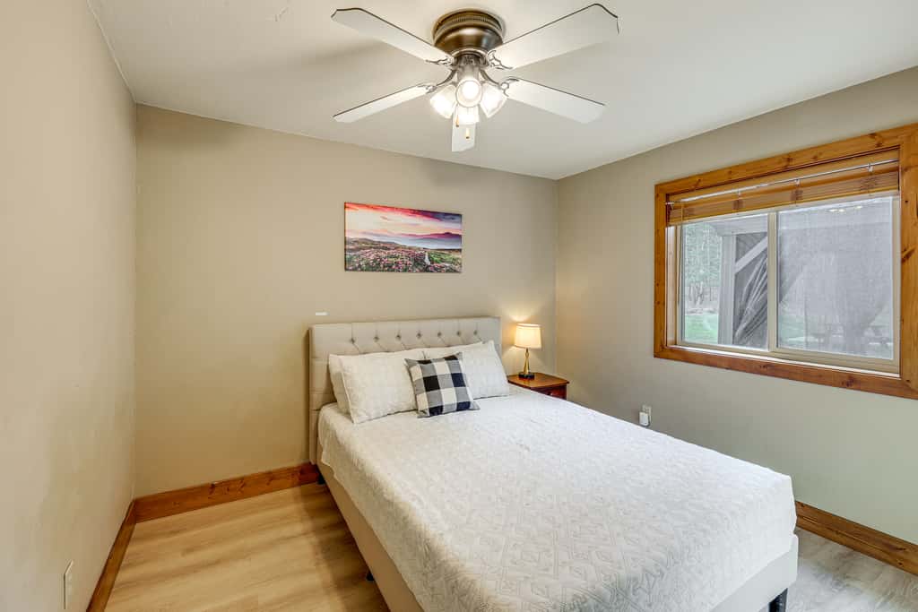 Columbia Falls Private Retreat: Pool Table & Deck!