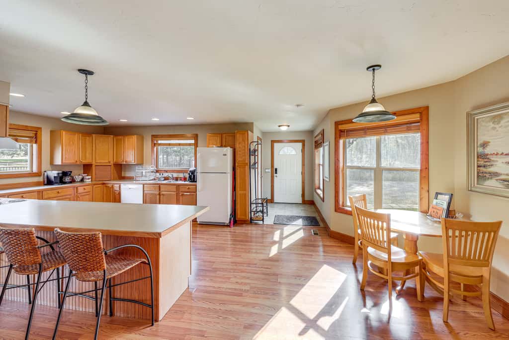 Columbia Falls Private Retreat: Pool Table & Deck!