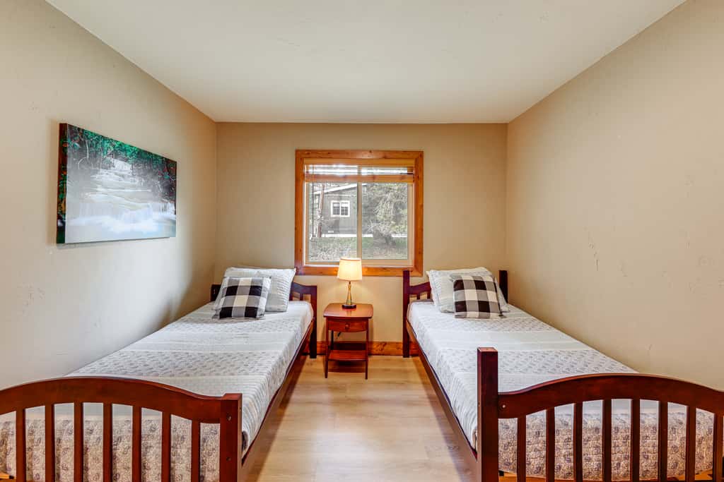 Columbia Falls Private Retreat: Pool Table & Deck!