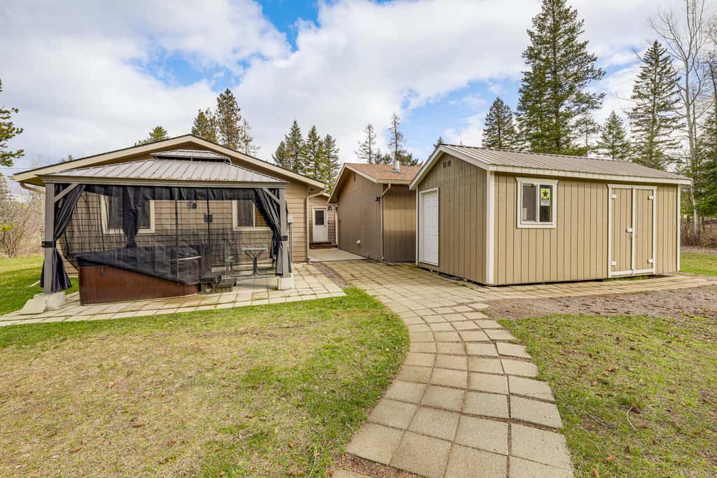 Columbia Falls Private Retreat: Pool Table & Deck!