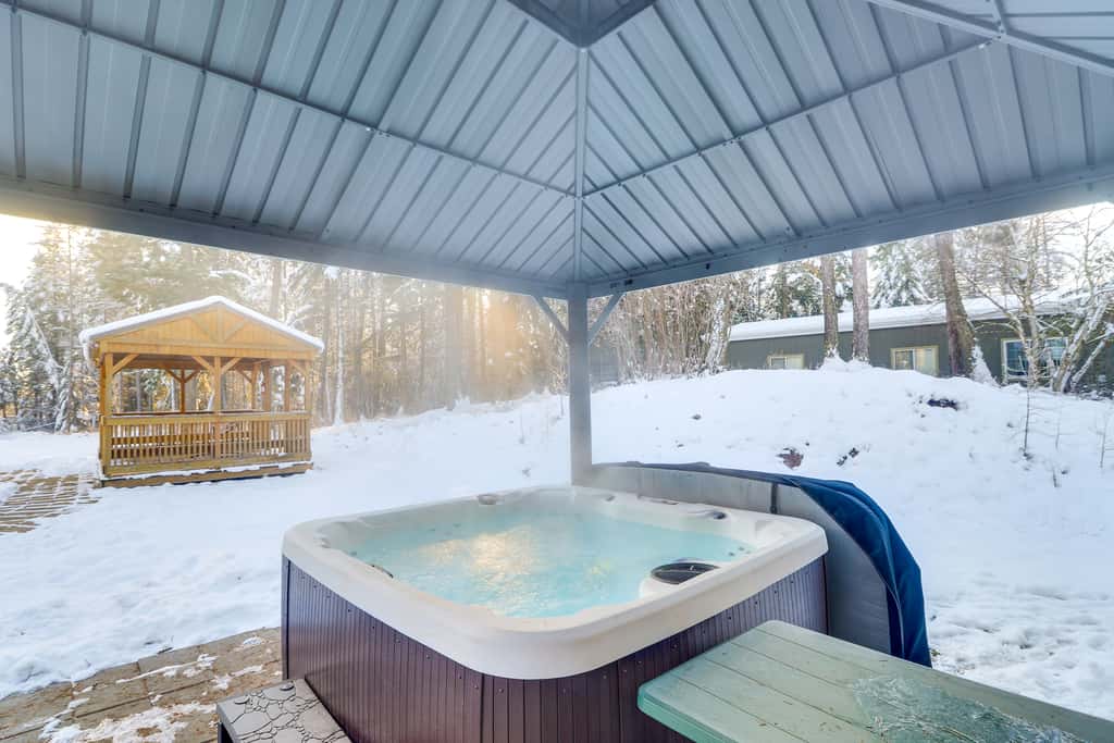Columbia Falls Private Retreat: Pool Table & Deck!