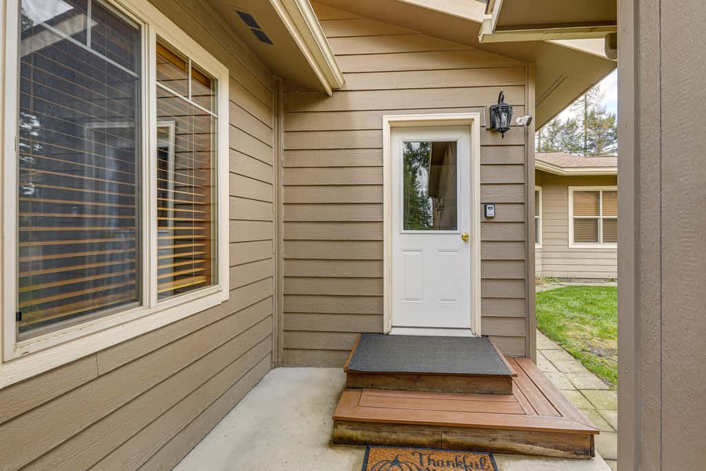 Columbia Falls Private Retreat: Pool Table & Deck!