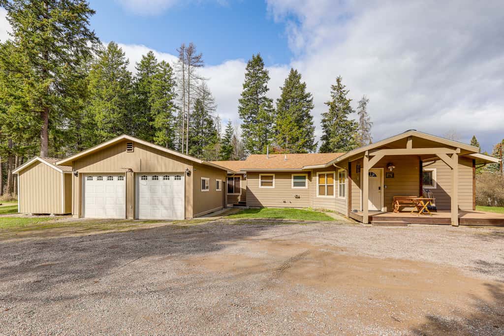 Columbia Falls Private Retreat: Pool Table & Deck!