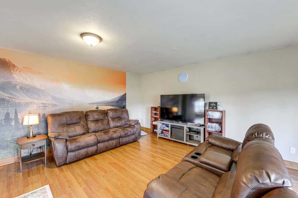Columbia Falls Private Retreat: Pool Table & Deck!