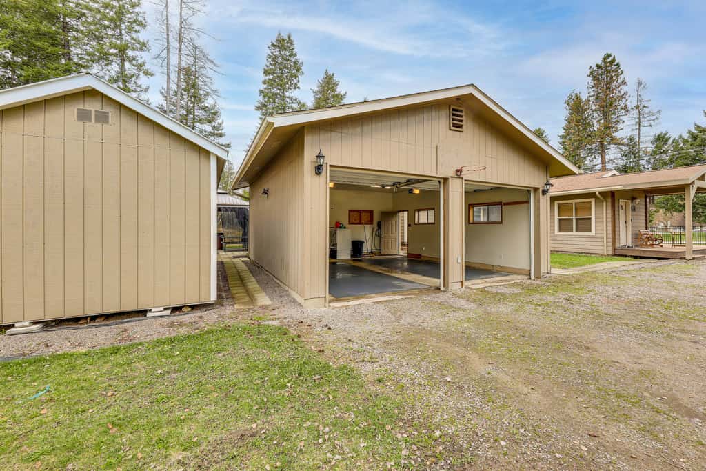 Columbia Falls Private Retreat: Pool Table & Deck!