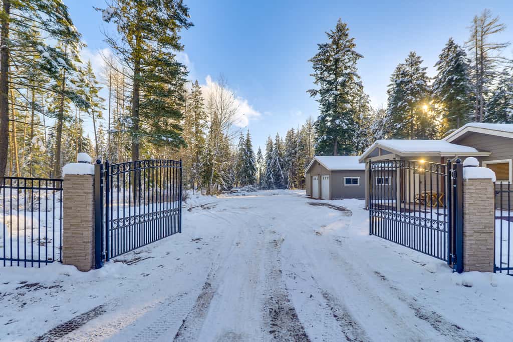 Columbia Falls Private Retreat: Pool Table & Deck!
