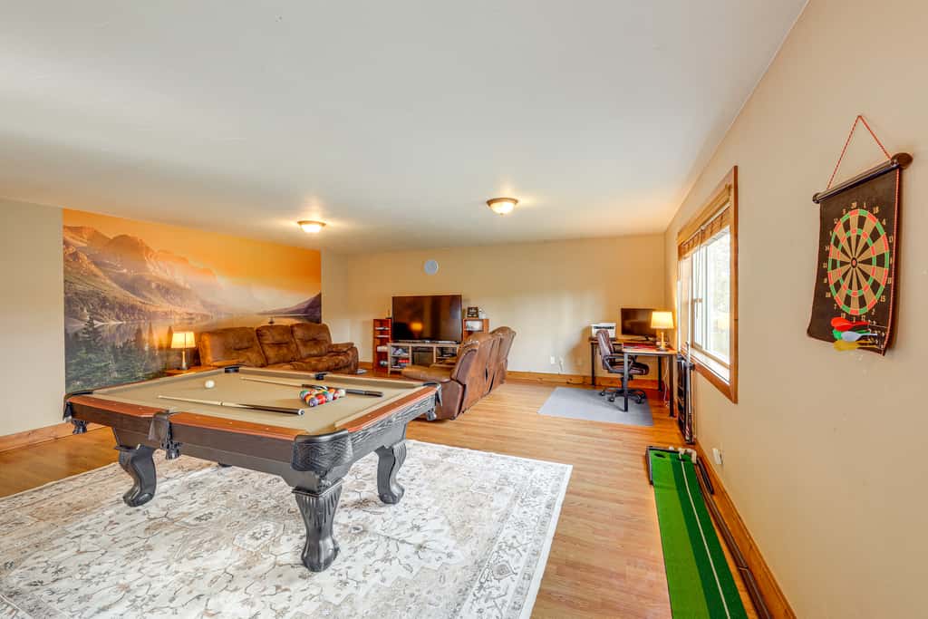 Columbia Falls Private Retreat: Pool Table & Deck!