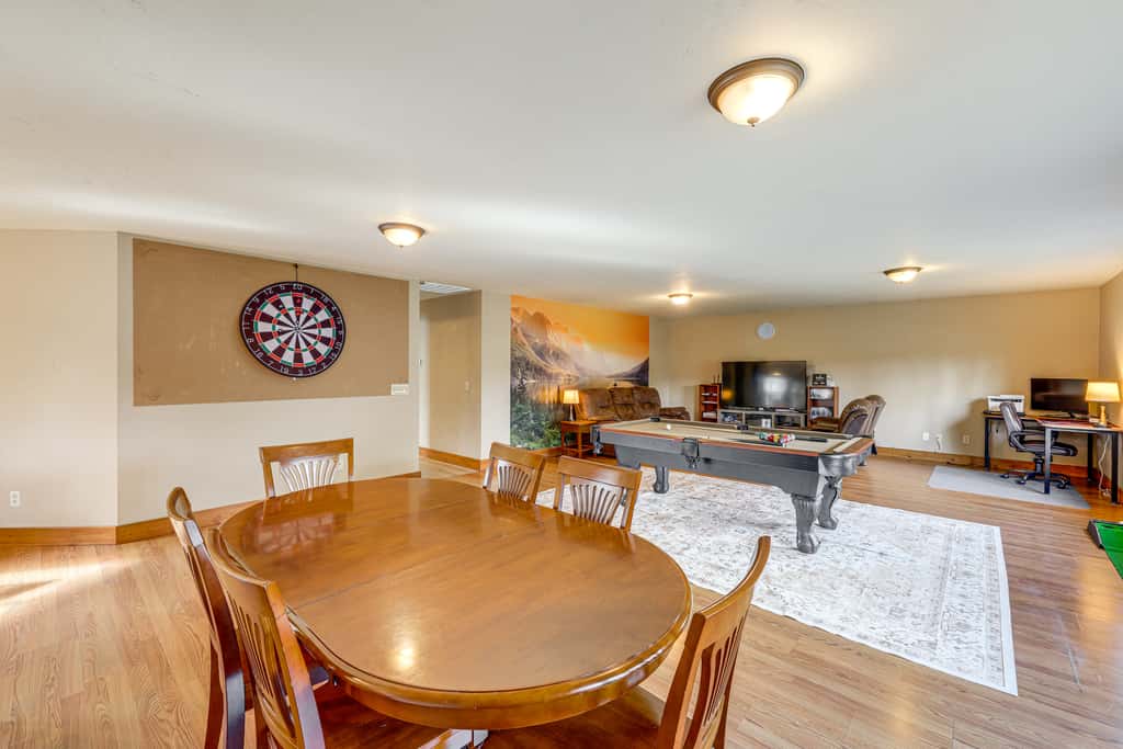 Columbia Falls Private Retreat: Pool Table & Deck!