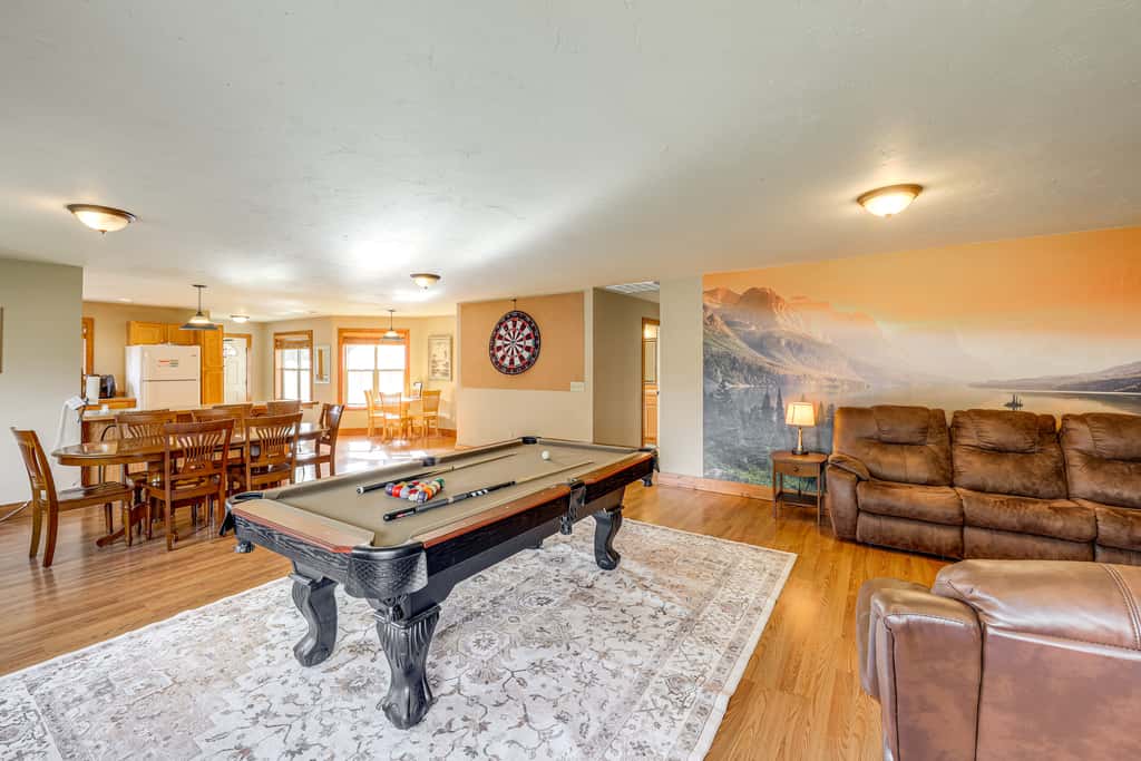 Columbia Falls Private Retreat: Pool Table & Deck!
