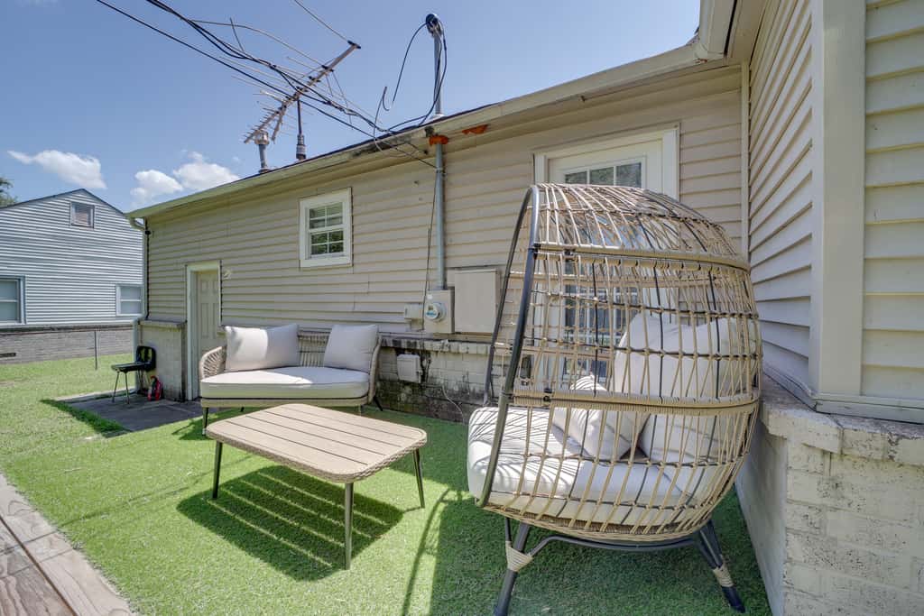 1 Mi to Tulsa Arts District: Home w/ Yard!